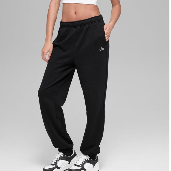 ALO Yoga Pants - ALO Yoga women’s Classic Black Joggers